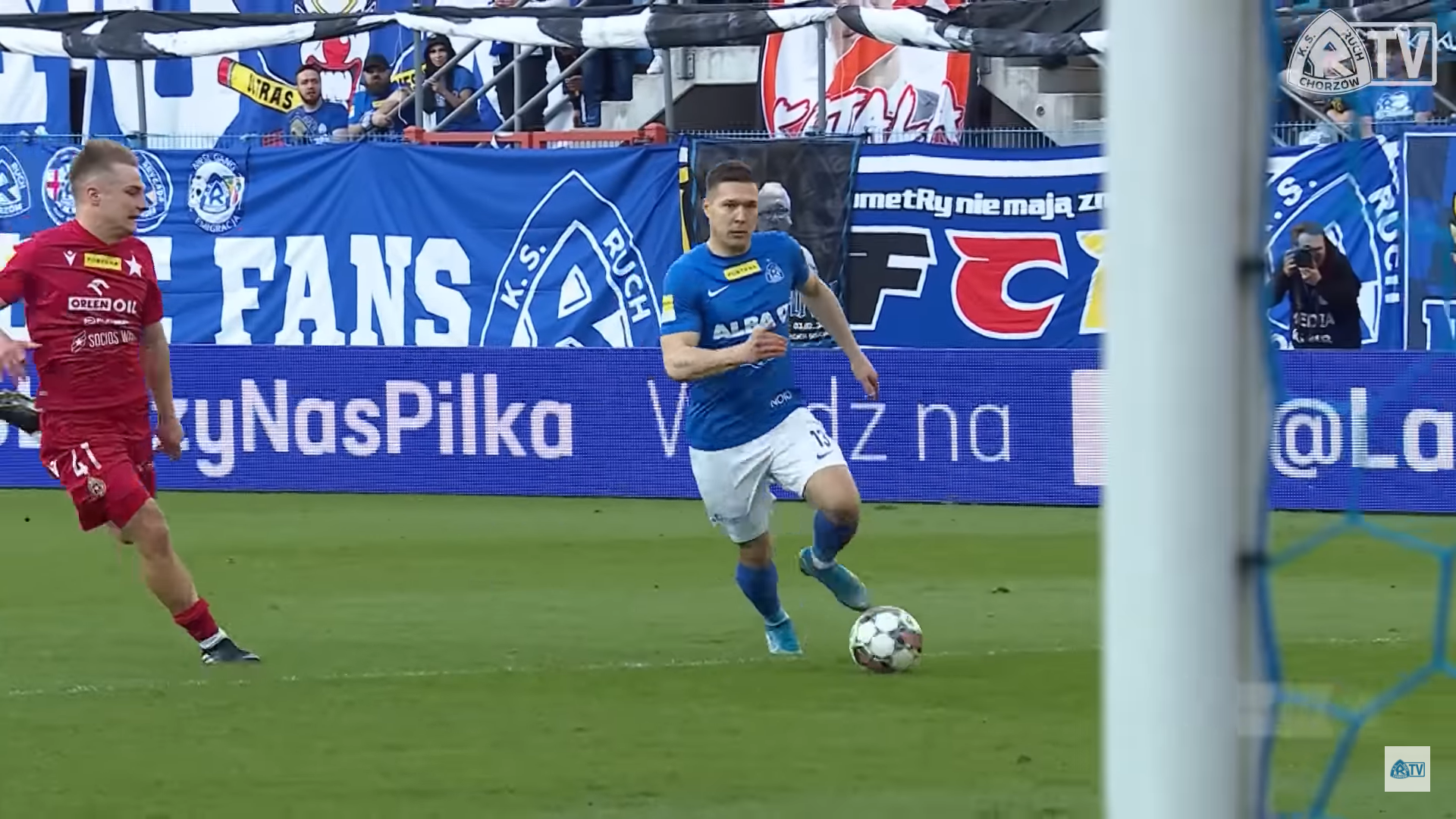 Tak Łukasz Moneta strzelił gola Wiśle Kraków w meczu na szczycie 1 ligi/screen Polsat Sport
