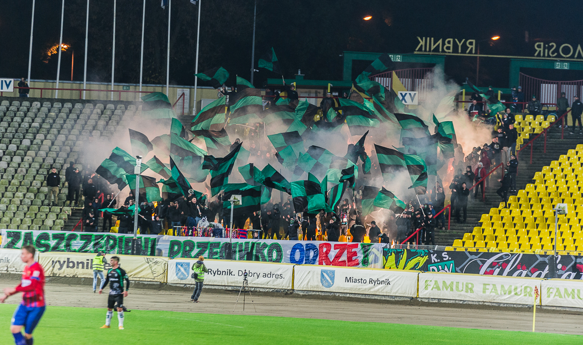 Mecz pomiędzy ROW-em Rybnik i Odrą Wodzisław podczas PP 13.10.2021 r. na stadionie w Rybniku